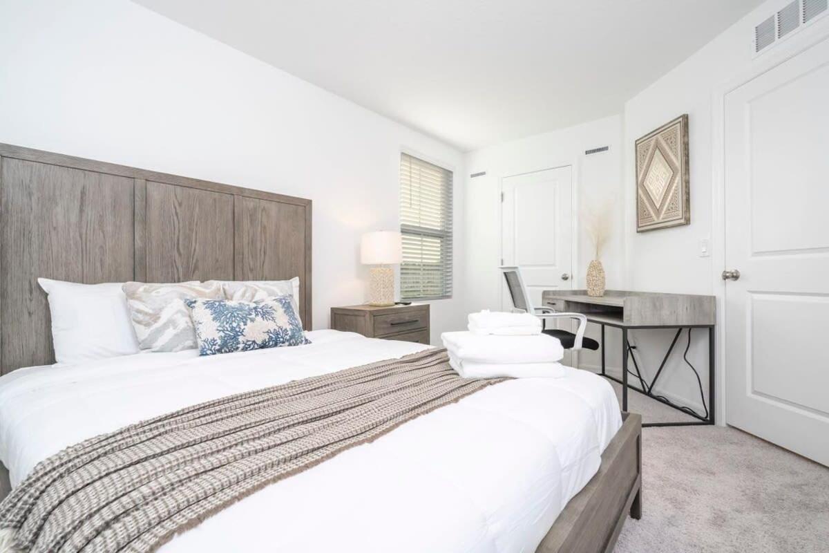 Charming 3bd Close To At Enclaves At Festival 745 *
