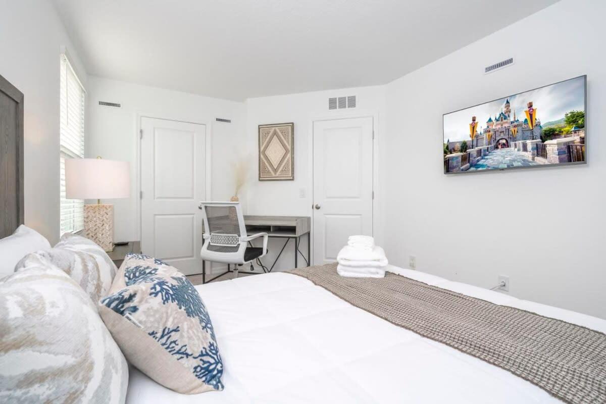 Charming 3bd Close To At Enclaves At Festival 745 * Davenport