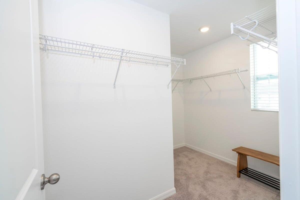 Charming 3bd Close To At Enclaves At Festival 745 * Davenport