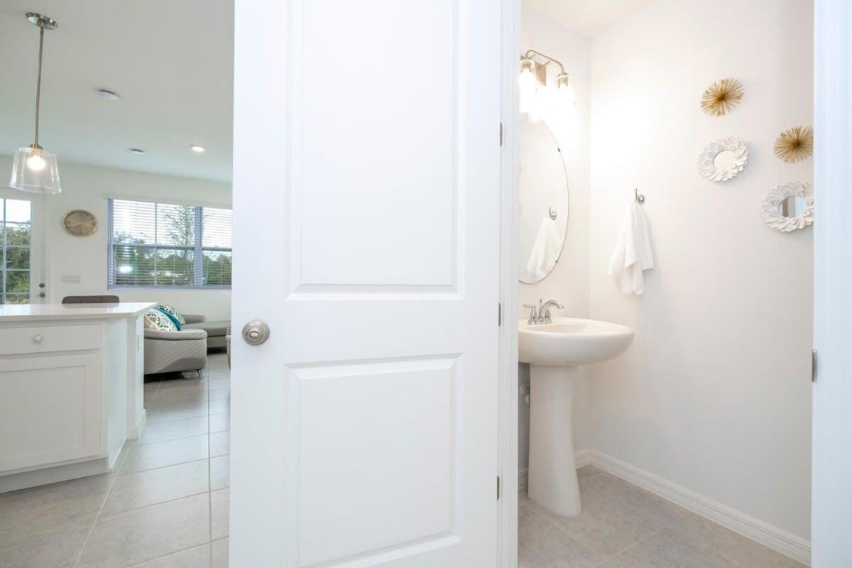 Charming 3bd Close To At Enclaves At Festival 745 *