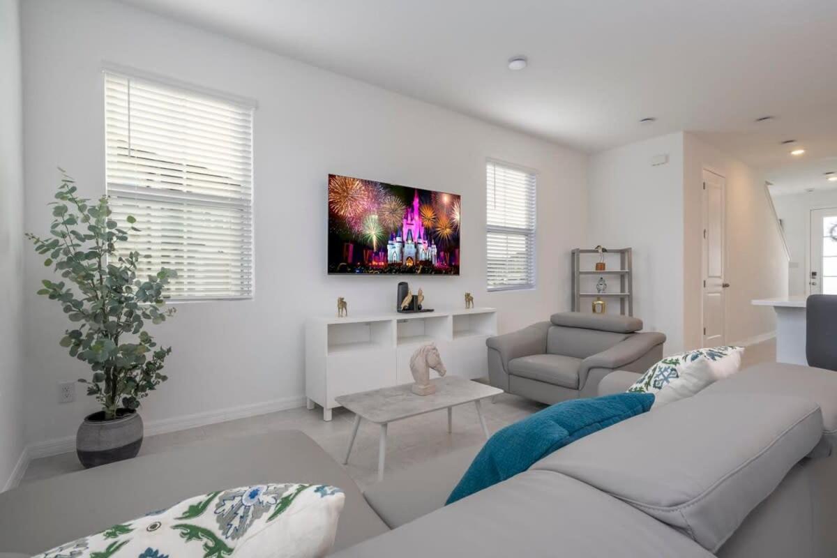 Charming 3bd Close To At Enclaves At Festival 745 * Davenport